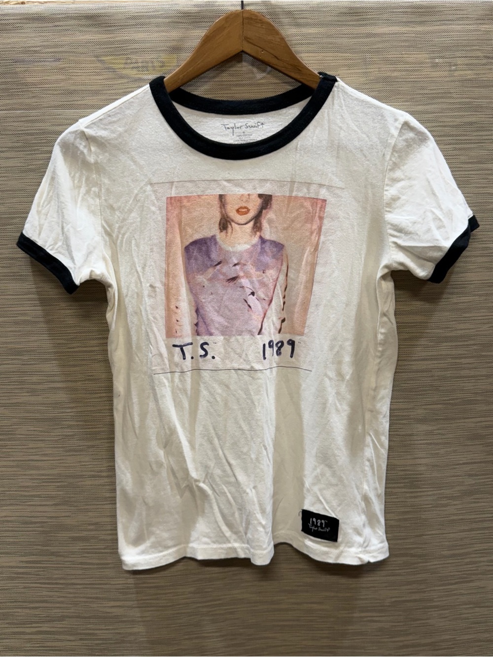 Taylor Swift 1989 World Tour Crew Neck Ringer Tee Women’s S
